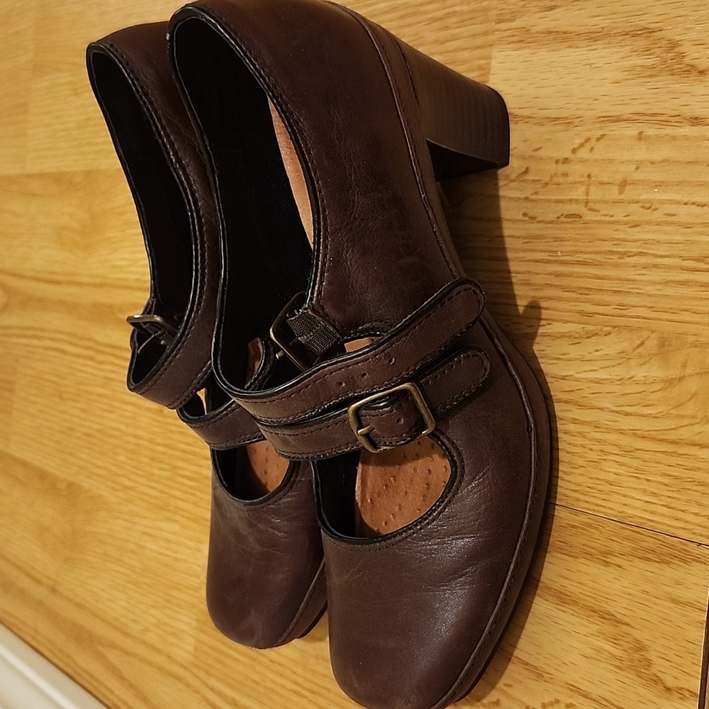 Clarks Artisan Leather Heels - Picture 6 of 9